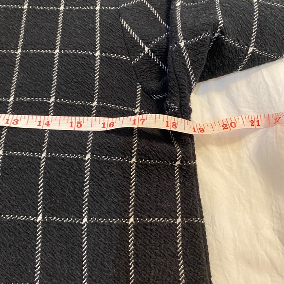 Loft, mixed media, long sleeved top with collar and ruffled hem. Size XS - Picture 9 of 11